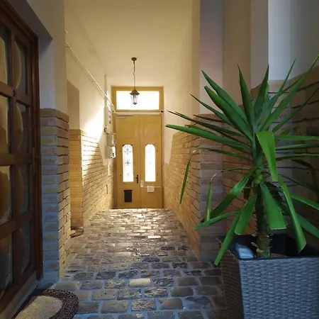 Indium Panzio فندق مبيت وإفطار 3*