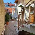 Indium Panzio Eger