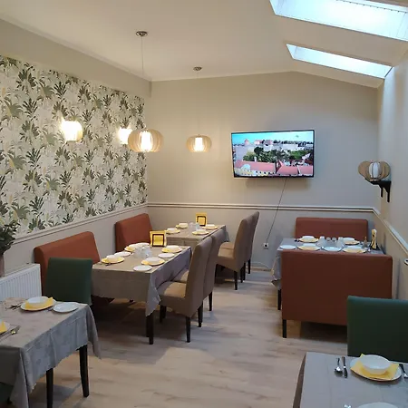 Indium Panzió Bed and breakfast 3*