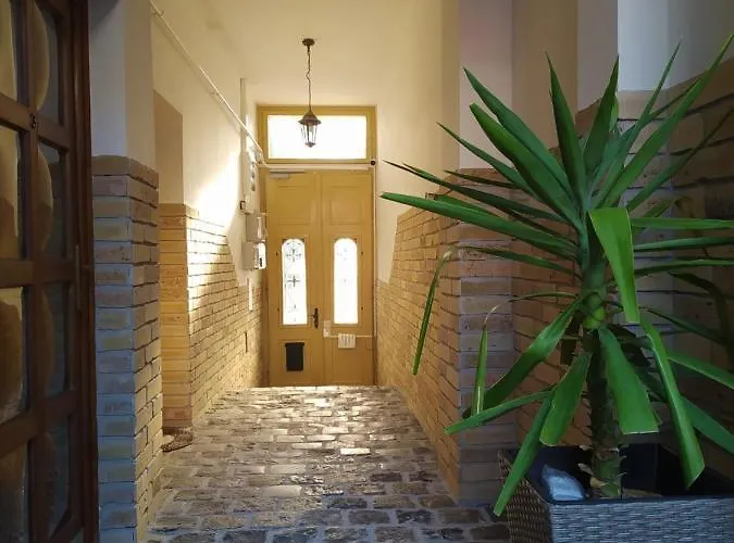 Indium Panzio Bed & Breakfast 3*