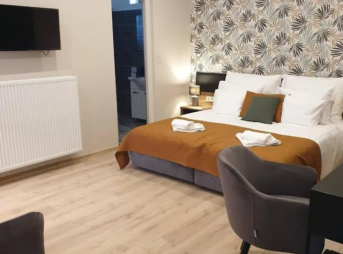 Indium Panzió Bed & Breakfast 3*