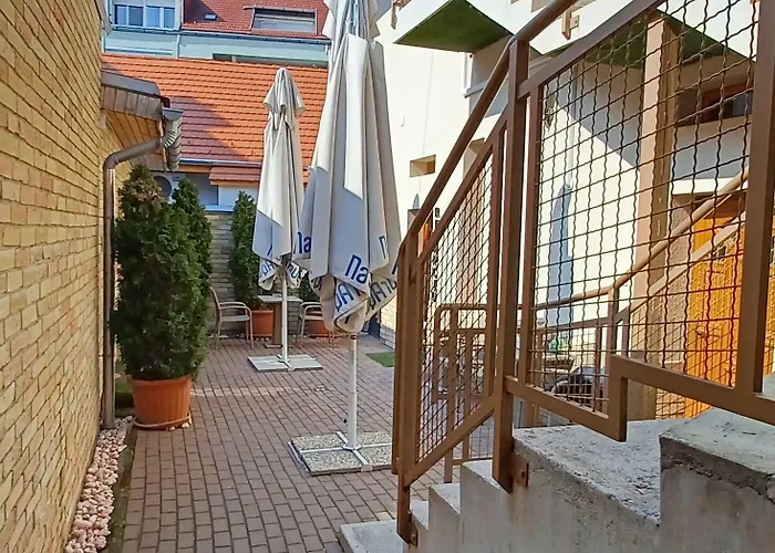 Indium Panzio Eger